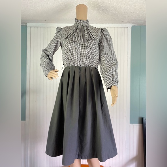 VINTAGE // Act. I New York Dress - Picture 3 of 3